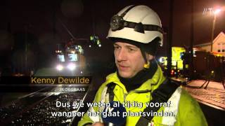 preview picture of video 'Optillen van bovenleiding in station Dilbeek voor twee vrachtwagens'