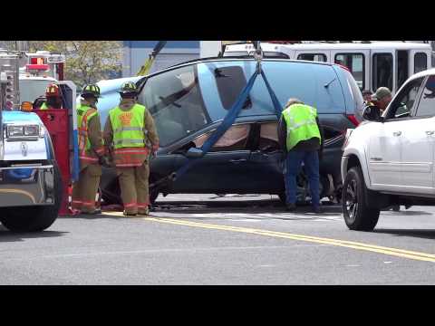 Fire Department Untangles Three Car Crash, Reno, NV
