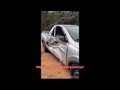 COLISÃO ENTRE CAMINHÕES MOBILIZA MOTORISTAS NA MG-329, EM BOM JESUS DO GALHO