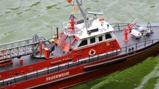 preview picture of video 'RC Feuerwehrboot Brandmeister Dr. Ing.-Sander - Schaufahren SMC Ahlen 2013'