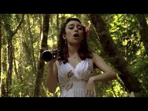 Chloe Feoranzo - Put 'em in a box