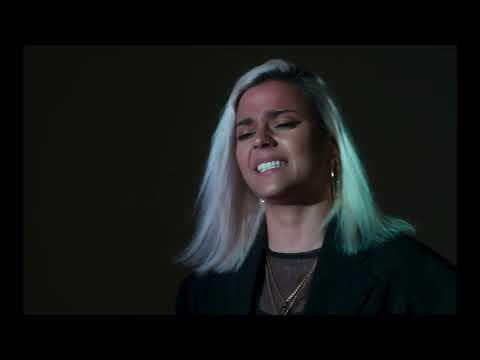 Yoly Saa - Cuando yo estoy lejos (Videoclip Oficial)