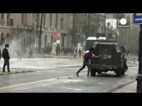 Cile  Scontri tra studenti e polizia durante protesta contro riforma educazione