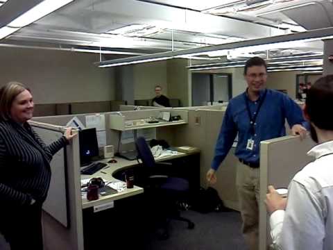 ホースラディッシュの反応ビデオ（オフィス）