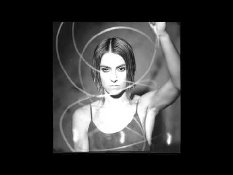 Andrea Parker - Clutching At Straws (It's Straws Remix)