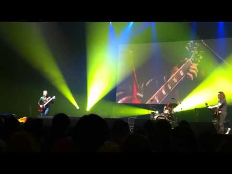 Monophonics - "Local Boy In The Photograph" - live at the Cardiff International Arena, 13/11/10