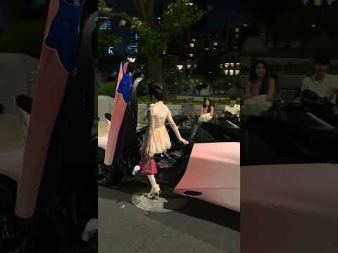 粉色敞篷迈凯伦720S亲自上车18岁千金，身材真的太好了#迈凯伦720s #小酷哥