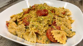 È così deliziosa che la cucino tutta l'estate! Ricetta di pasta fredda facile e veloce!