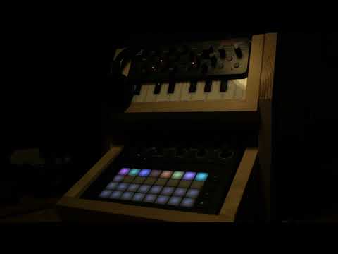 -=06=- Pseudo-generative ambient with Circuit Tracks and Modal Skulpt