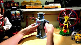 Grey Topped Robot🤖 -Tin Toy Wind-Up-