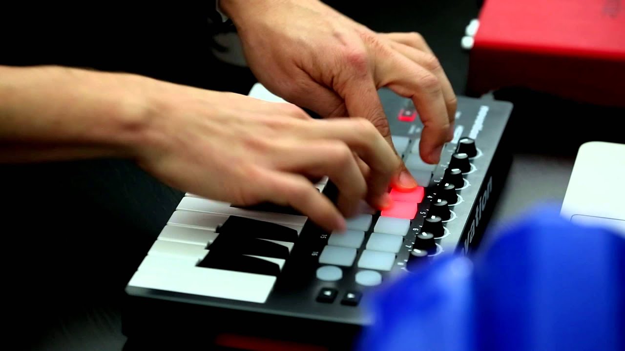 Midi-контроллер Novation Launchkey Mini MK2