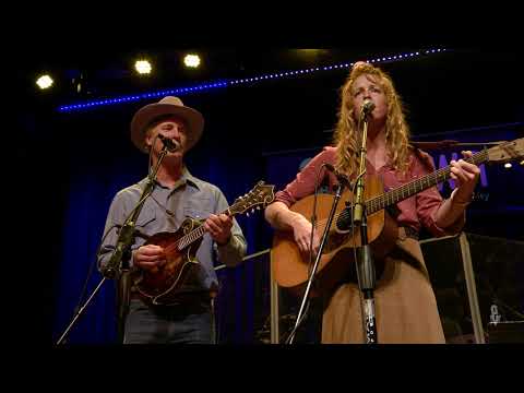 Caleb Klauder and Reeb Willms - There Goes My Love (Live on eTown)