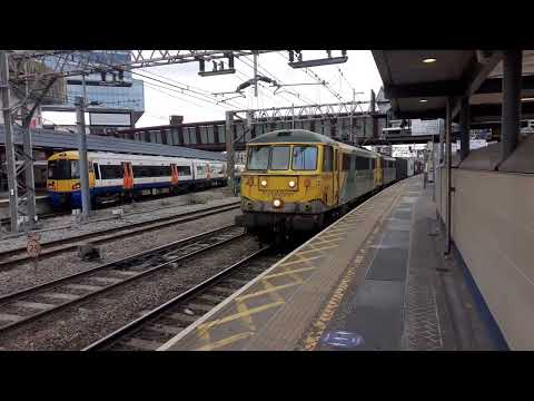 Freightliner class 86s at Stratford station 