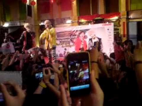 120114 Bang & Zelo First Tour In Malaysia 'never give up'