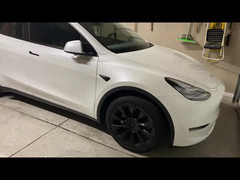 Tesla Model Y Vs Jeep SRT- Tesla Model Y Long Range Dual Motor Versus Jeep Grand Cherokee SRT