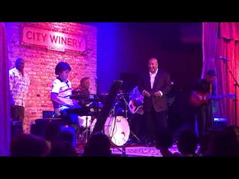 Justin lee Schultz Sitting in with Kevin Whalum at the Chicago City Winery