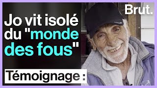À 77 ans, Jo vit isolé en Corse, loin du “monde des fous”