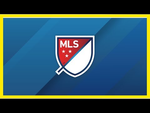 Breaking News | SLO-MO: Romell Quioto sneaks a free kick through the box