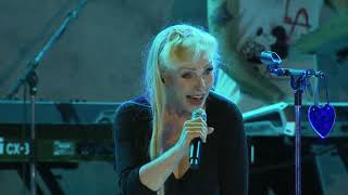 Blondie - Groove Is In The Heart (Deee-Lite Cover) - Live Video