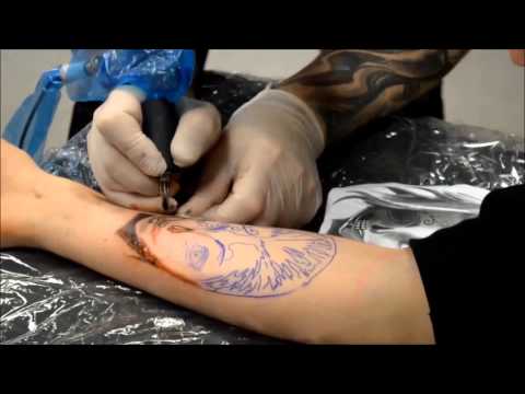 UKASZ (PIERWSZY TATUAŻ)