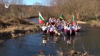 Рекорден брой смелчаци влязоха в р. Харманлийска, за да спасят Богоявленския кръст