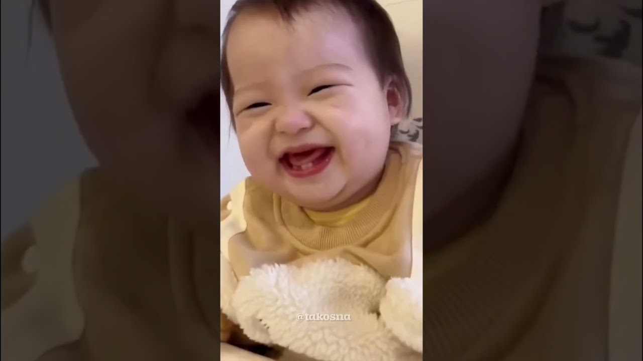 Bebe Gracioso Haciendo Reir #baby #bebefeliz #bebéfeliz #humormemes #chistes #babyshorts #babylove