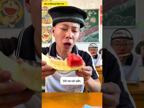Hồi nhỏ ngây thơ ăn dưa hấu không nhổ hạt