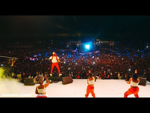 Diamond Performing Sound Ft Teni On 10Years Of DiamondPlatnumz Concert