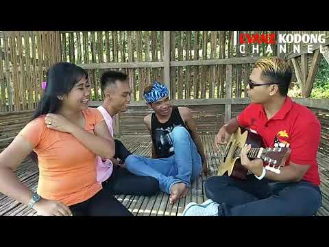 si-ujang-nyanyi-jorang-bang-evanz-dititah-maen-gitar