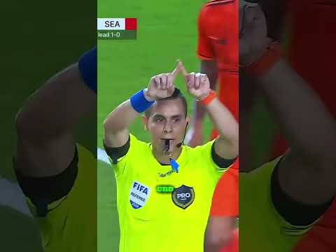 Spieler spuckt auf Schiedsrichter und verliert alles