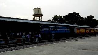 preview picture of video 'Antyodaya 22922 super fast express arriving naugarh'