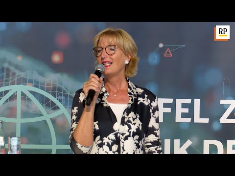 Prof. Dr. Christiane Woopen | DESUM 23 | “I have a question, dear AI.”