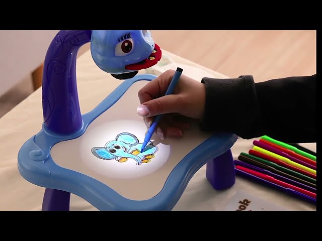 طاولة رسم فنية بجهاز عرض ضوئي