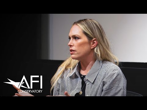 afbeelding Behind the Scenes: Erin Foster on Making NOBODY WANTS THIS