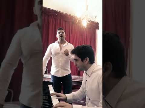 Kiss Csaba a nagyváradi RMDSz Nőszervezete nevében köszönti a szinházat, filmeket  és nemcsak kedvel