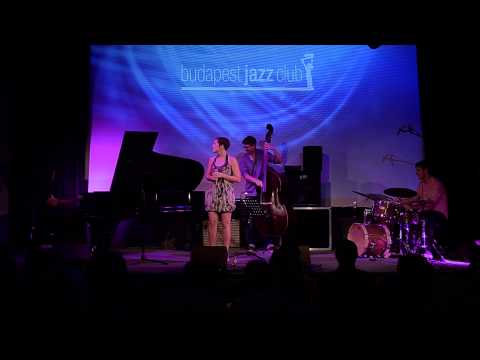 Moanin' - live - Alma Bencze Quartet
