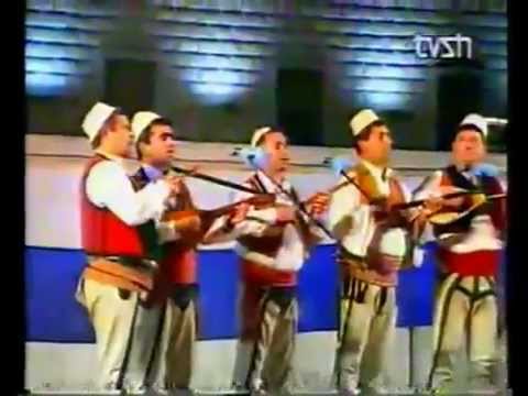 Paulin Pervathi Kenge per nene Terezen  grupi i Mirdites - YouTube.flv