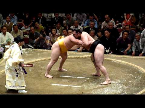 Yokozuna Hakuho (14-0) - Ozeki Kotooshu (9-5) , Sumo : Natsubasho 2010
