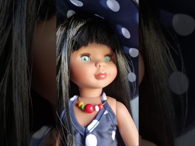 Vídeo relacionado con Nancy Colección Liceo Reedición de 1977, Muñeca de 42 cm con Mono Plateado Largo Anudado al Cuello, Luce una Media Melena Ondulada de Color Marrón Oscuro, Certificado Oficial, Famosa (NAL13000)