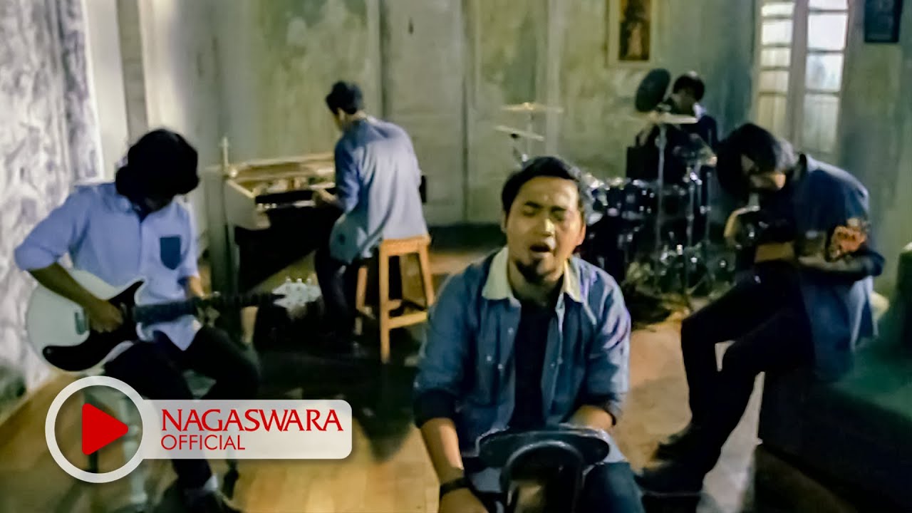 Ada Band Dua Cincin music dan kasetnya di Toko Terdekat Maupun di iTunes atau Amazon secara legal Ada Band Dua Cincin