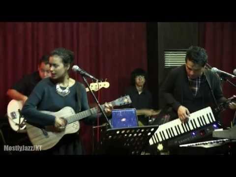 Indra Lesmana ft. Eva Celia - Laskar Pelangi @ Mostly Jazz 31/01/14 [HD]