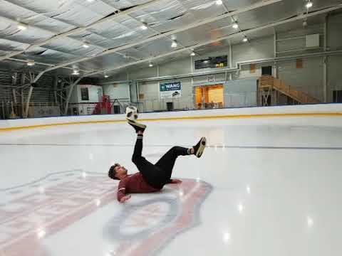 Adrian Krogsæter trikser og leker med fotballen