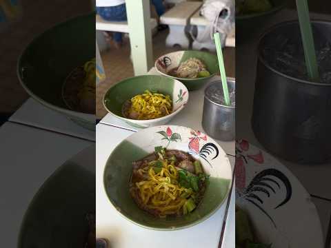 Pa Lek Noodle Boat ก๋วยเตี๋ยวเรือป้าเล็ก | Guia Michelin | #cheapeats #thailand #boatnoodle #street