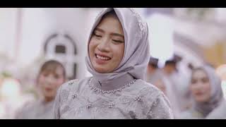 Download lagu Bridesmaid & family SURPRISES Bride With Flashmob / Tiktok Dance mp3