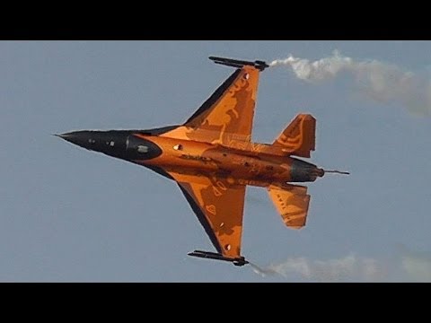 F-16 Incredible Loud Airshow Flight! RNLAF Demo Team - Aerboatics and Low Passes