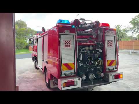 Inverloch Pumper Turning Out 26/02/23
