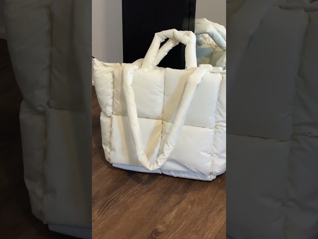 Vídeo relacionado con Navaris Bolso Acolchado Unisex - Puffer Tote Bag para Hombre y Mujer - Bolsos Acolchado Unisex para Trabajo Oficina Clase Universidad - Correa de Hombro - Verde Oliva