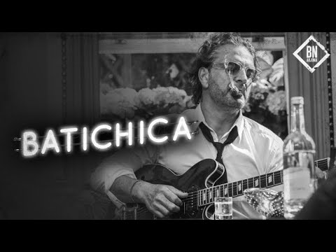 Ricardo Arjona - Batichica (Video Oficial)