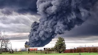 preview picture of video 'Louisville GE Fire and Massive Smoke Cloud  AP6 HD 1080P'