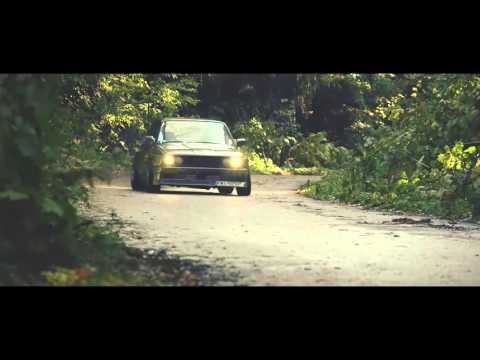 7KYQ - Autumn Drift BMW e30